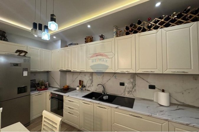 Tirane, shes apartament 2+1+Ballkon , (Rruga Besim ALLA)