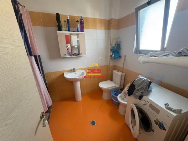 Vlore, shitet garsonier Kati 9, 34 m² 58.000 € (Rruga 1 Maji)