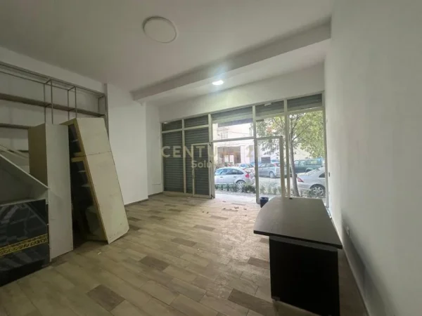 Tirane, shitet ambjent biznesi Kati 0, 60 m² 80.000 € (Astir)