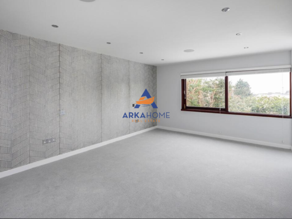 Tirane, jepet me qera zyre Kati 1, 50 m² 500 € (BRRYLI)