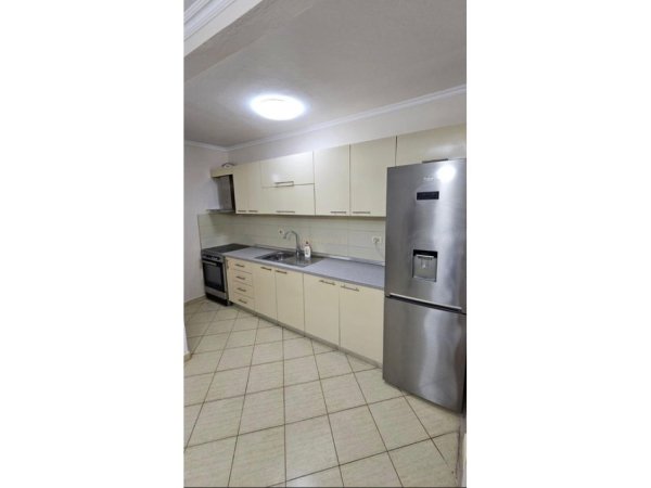 Tirane, jepet me qera apartament 2+1 Kati 4, 67 m² 500 € (Rr. Ferit Xhajko)