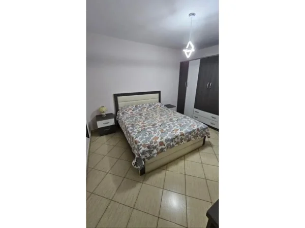 Tirane, jepet me qera apartament 2+1 Kati 4, 67 m² 500 € (Rr. Ferit Xhajko)