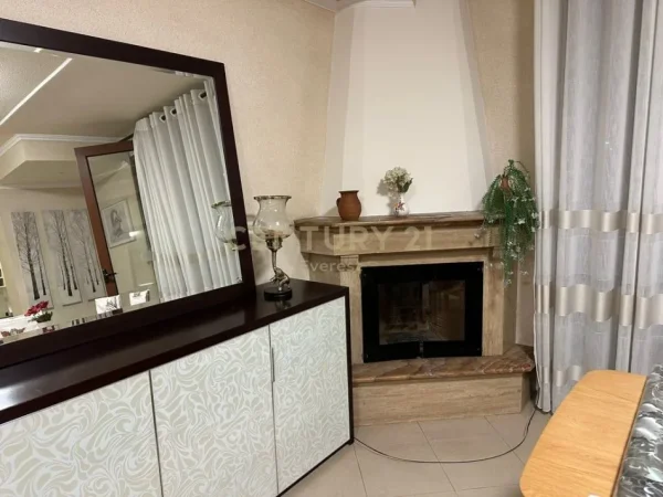 Tirane, jap me qera apartament 3+1 Kati 3, 146 m² 1.000 € 