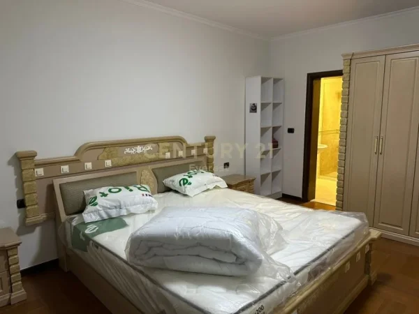 Tirane, jap me qera apartament 3+1 Kati 3, 146 m² 1.000 € 