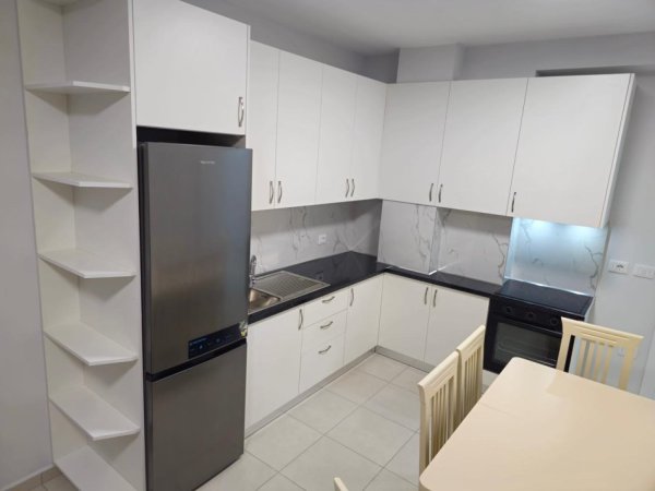 Tirane, jepet me qera apartament 2+1 Kati 5, 90 m² 400 € (Bulevardi Blu , Kamez)