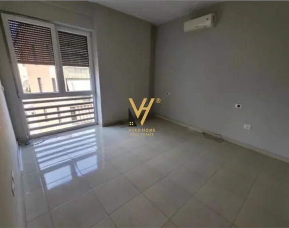 Tirane, jepet me qera zyre Kati 5, 120 m² 1.100 € (RRUGA E BOGDANEVE)