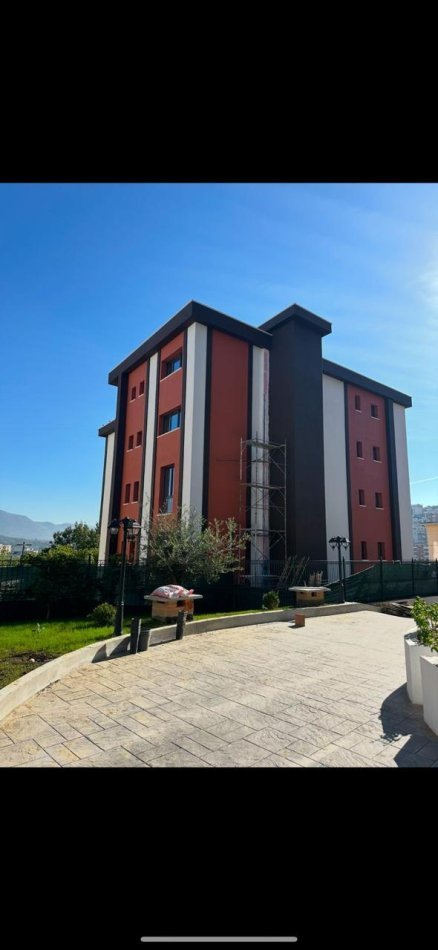 Tirane, jepet me qera ambjent biznesi , 7.000 € 