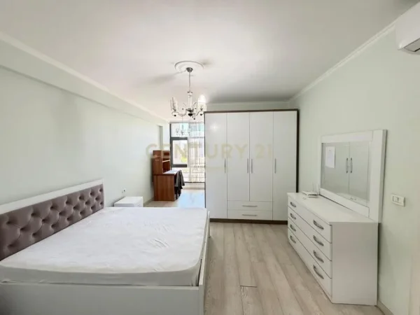 Tirane, jepet me qera apartament 2+1+Aneks+Ballkon Kati 5, 112 m² 550 € (Astir)