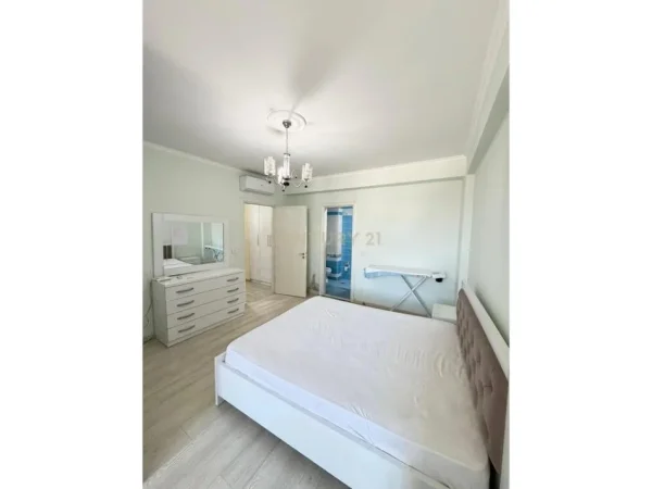 Tirane, jepet me qera apartament 2+1+Aneks+Ballkon Kati 5, 112 m² 550 € (Astir)