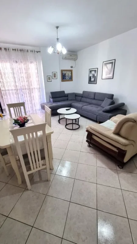 Jepet me Qira Apartament 2+1 në Astir (te Bar Artisti),  500 €URO