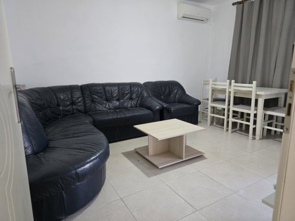Tirane, jepet me qera apartament 2+1+Ballkon Kati 3, 75 m² 500 € (Rruga Xhanfize Keko, Vorri Bomit)