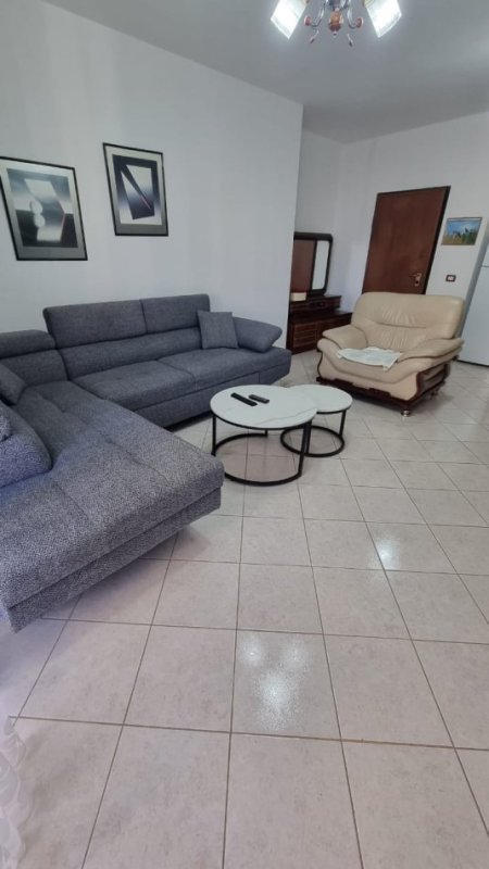 Jepet me Qira Apartament 2+1 në Astir (te Bar Artisti),  500 €URO