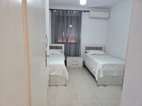 Tirane, jepet me qera apartament 2+1+Ballkon Kati 3, 75 m² 500 € (Rruga Xhanfize Keko, Vorri Bomit)