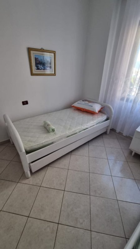 Jepet me Qira Apartament 2+1 në Astir (te Bar Artisti),  500 €URO