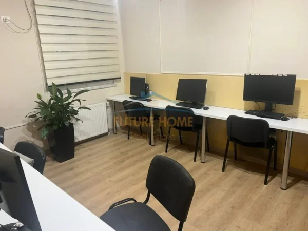 Tirane, jepet me qera ambjent biznesi Kati 7, 170 m² 1.500 € (Kika 2)