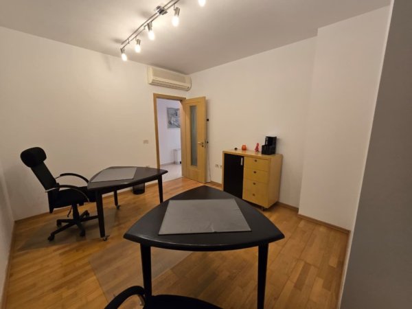 Tirane, jepet me qera zyre Kati 9, 106 m² 1.100 € (Sheshi Skenderbej)