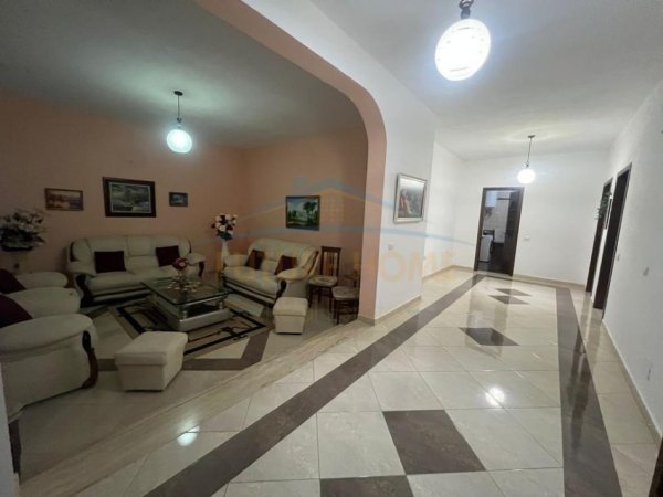 Gjiri Lalezit | Hamallaj, shitet shtepi 2 Katshe , 568 m² 220.000 € (Manez)