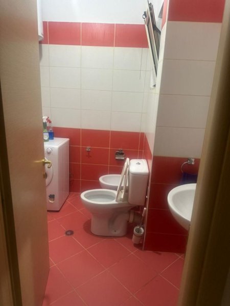 Tirane, jepet me qera apartament 1+1+Ballkon Kati 7, 60 m² 450 € (Astir/Rruga Tom Plezha)
