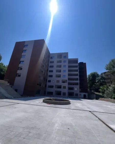 Tirane, shitet apartament 2+1 , 124 m² 160.000 € (kompleksi xheluks)