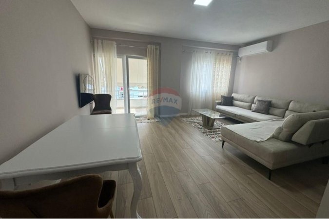 Tirane, jepet me qera apartament 2+1 Kati 4, 420 € (Rruga Thesarit)