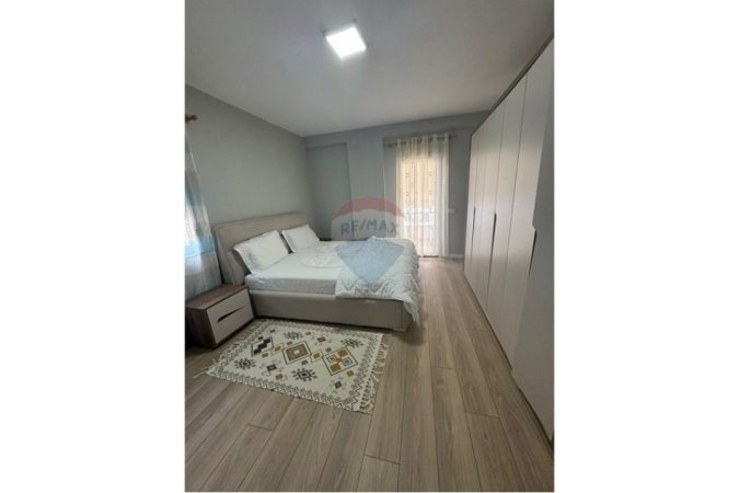Tirane, jepet me qera apartament 2+1 Kati 4, 420 € (Rruga Thesarit)