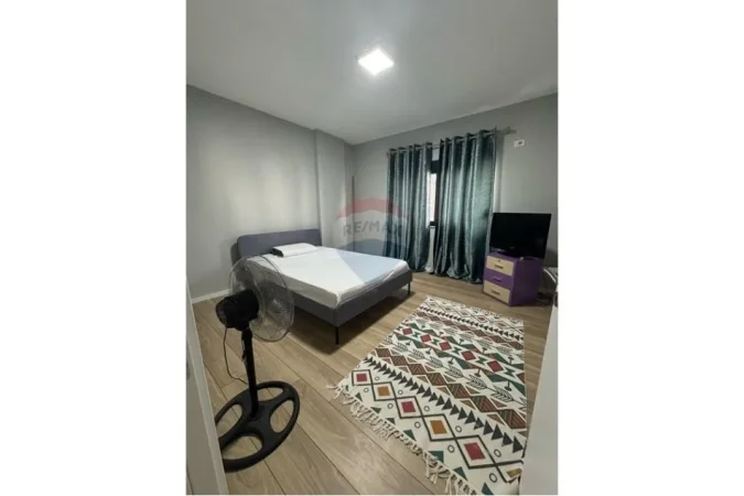 Tirane, jepet me qera apartament 2+1 Kati 4, 420 € (Rruga Thesarit)