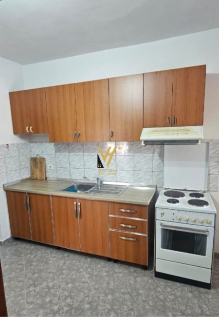 Tirane, jepet me qera apartament 1+1 Kati 1, 50 m² 500 € (RRUGA BABE REXHA)