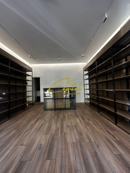 Tirane, jepet me qera dyqan Kati 0, 36 m² 800 € (ISH PARKU)