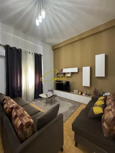 Tirane, jepet me qera apartament 1+1 Kati 1, 70 m² 550 € (RRUGA E DIBRES)