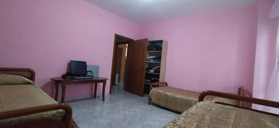 Tirane, shitet apartament 3+1 Kati 4, 276.000 € 