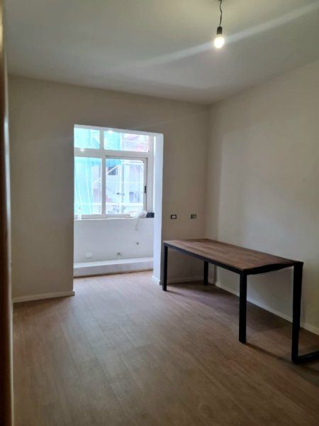 Tirane, jepet me qera zyre Kati 3, 63 m² 600 € (Stadiumi Dinamo)
