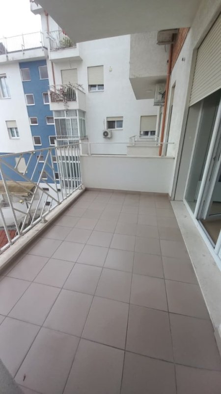 Tirane, jepet me qera apartament 2+1 Kati 3, 650 € 
