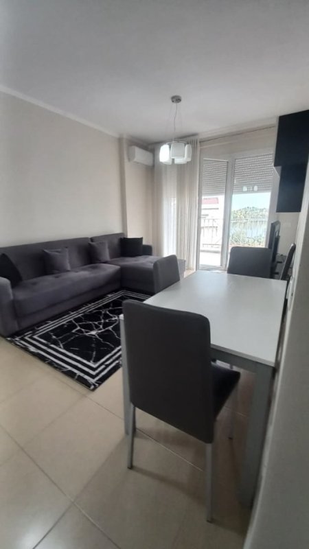 Tirane, jepet me qera apartament 2+1 Kati 3, 650 € 