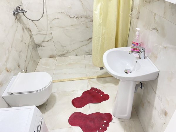 Tirane, jepet me qera apartament 2+1 Kati 1, 550 € 