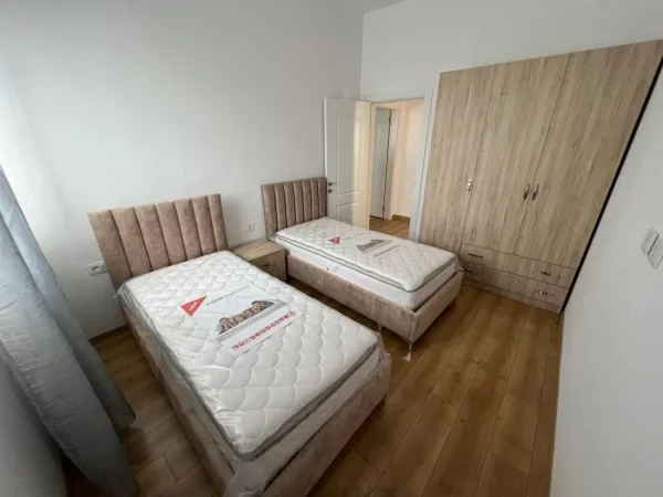 Tirane, jepet me qera apartament 2+1 Kati 3, 85 m² 350 € (Institut)