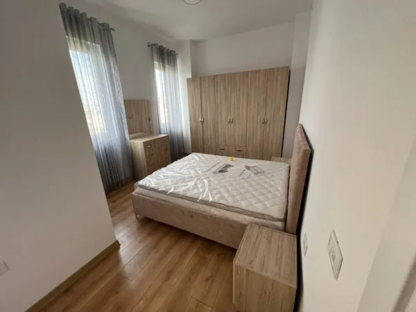 Tirane, jepet me qera apartament 2+1 Kati 3, 85 m² 350 € (Institut)
