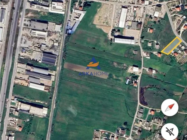 Tirane, shitet toke , 2.000 m² 140.000 € (VORE)