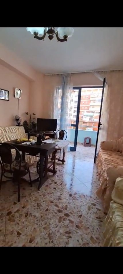 Tirane, shitet apartament 1+1 Kati 4, 135.000 € 