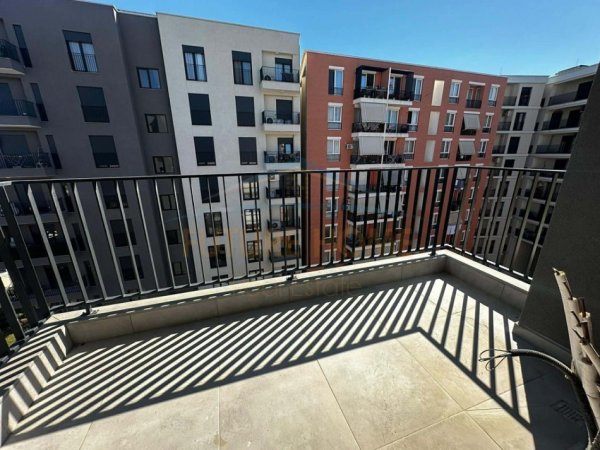 Tirane, Shitet apartament 2+1 Kati 7, 149.000 € (UNAZA E RE)