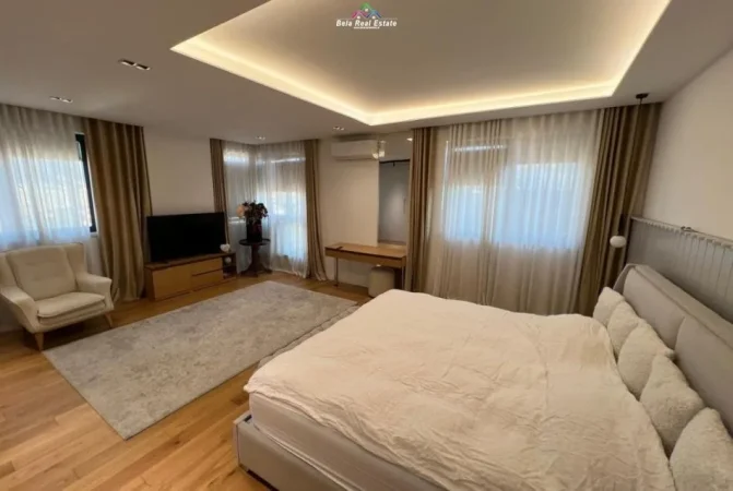 Tirane, jepet me qera apartament 3+1+Ballkon Kati 10, 210 m² 1.000 € (Future Home Residence)