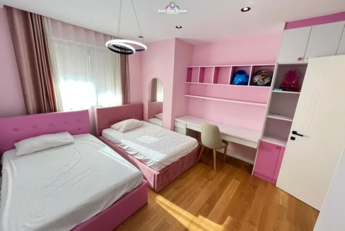 Tirane, jepet me qera apartament 3+1+Ballkon Kati 10, 210 m² 1.000 € (Future Home Residence)