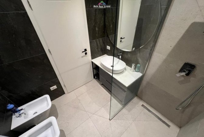 Tirane, jepet me qera apartament 3+1+Ballkon Kati 10, 210 m² 1.200 € (Future Home Residence)