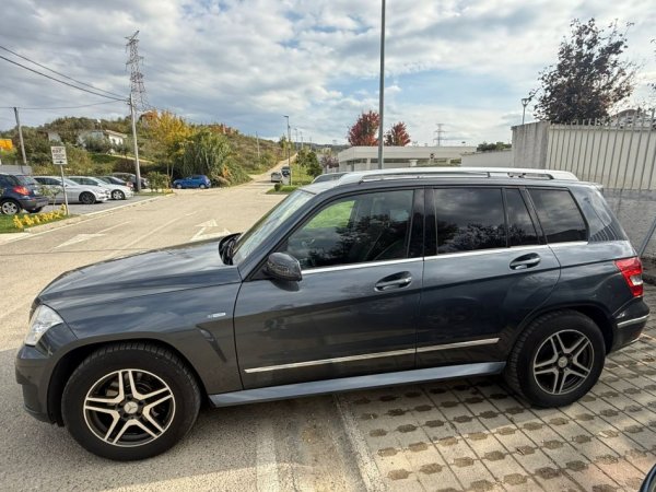 Tirane, shes makine Benz GLK Nafte, gri e erret automatik Klima 200.000 km 7.700 €