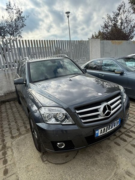 Tirane, shes makine Benz GLK Nafte, gri e erret automatik Klima 200.000 km 7.700 €