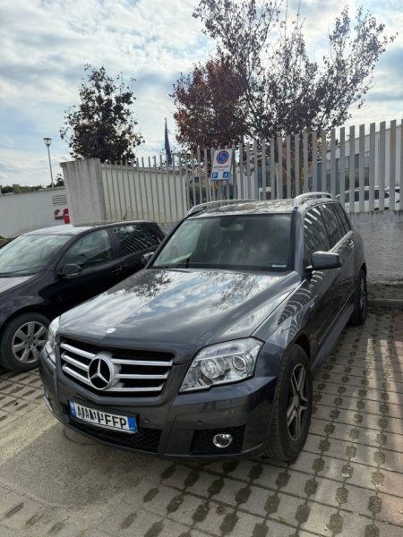Tirane, shes makine Benz GLK Nafte, gri e erret automatik Klima 200.000 km 7.700 €