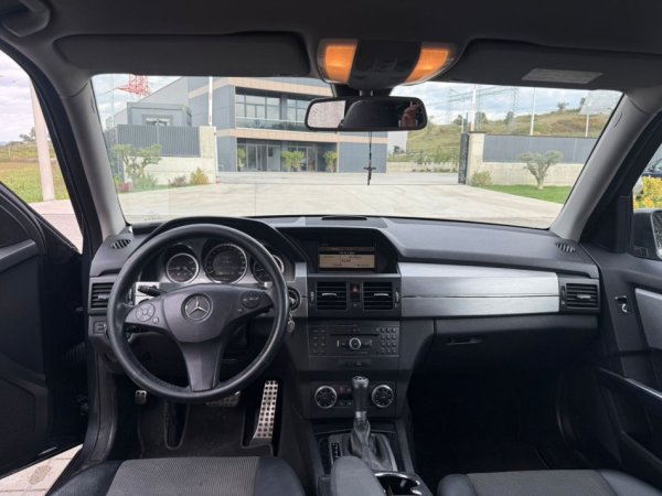 Tirane, shes makine Benz GLK Nafte, gri e erret automatik Klima 200.000 km 7.700 €