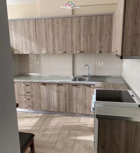 Tirane, jepet me qera apartament 2+1+Ballkon Kati 2, 90 m² 700 € (Rezidenca Alba)