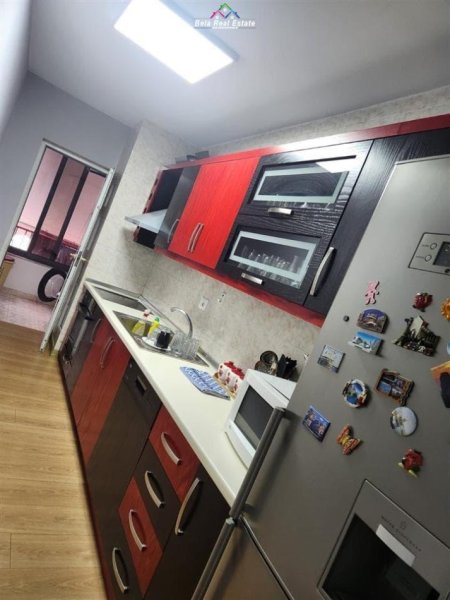 Tirane, jepet me qera apartament 2+1+Ballkon Kati 1, 100 m² 700 € (Rruga Dritan Hoxha)