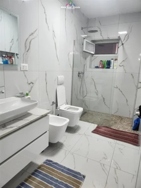 Tirane, jepet me qera apartament 2+1+Ballkon Kati 1, 100 m² 700 € (Rruga Dritan Hoxha)