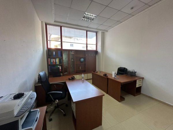 Durres, jepet me qera zyre Kati 1, 52 m² 500 € (Vollga,durres)